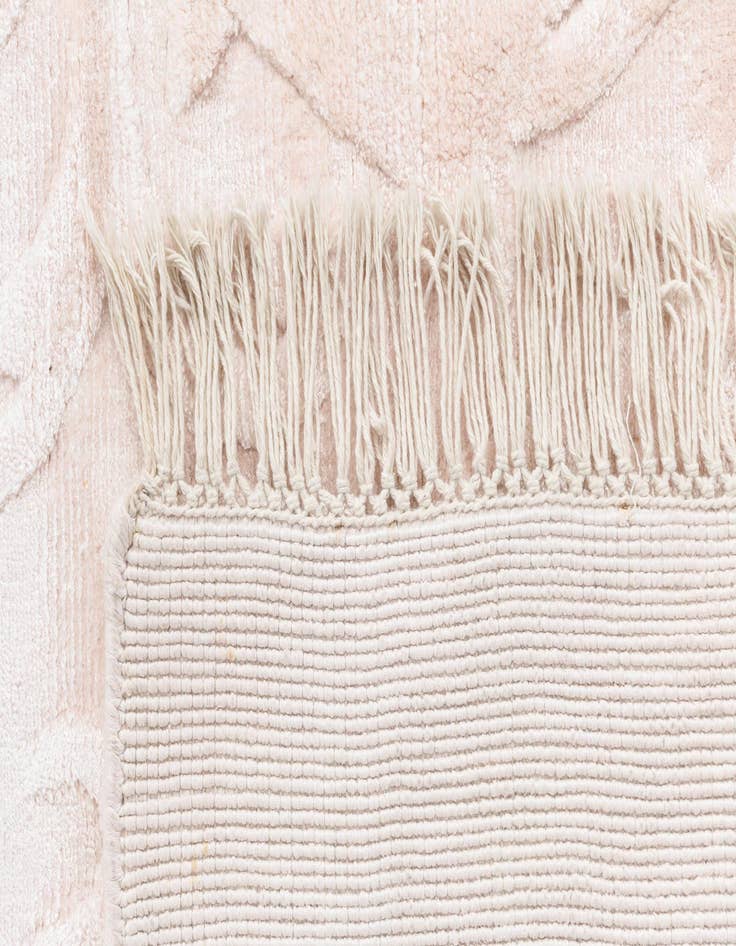 Detail image of 5' 6 x 8' Darya Rug