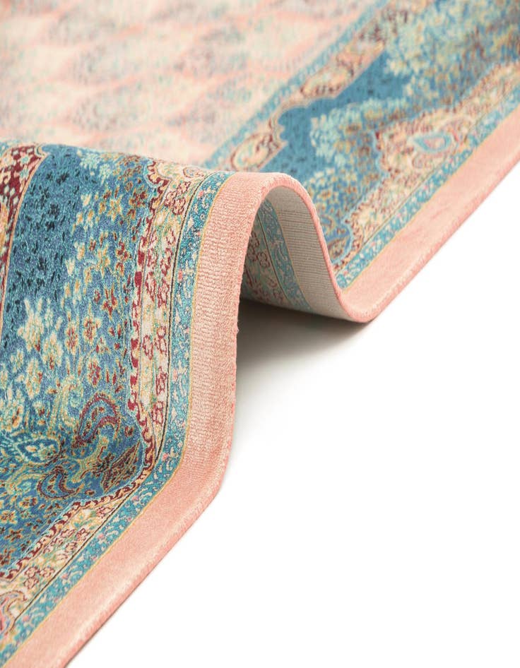 Detail image of 4' 5 x 6' 4 Ghom Design Rug