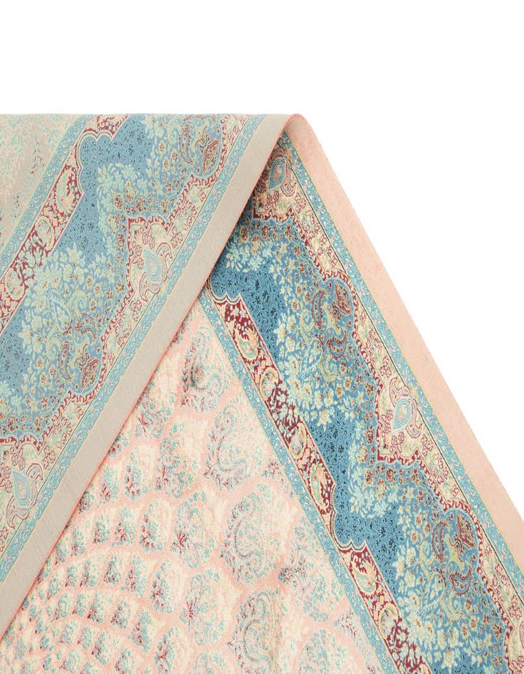 Detail image of 4' 5 x 6' 4 Ghom Design Rug