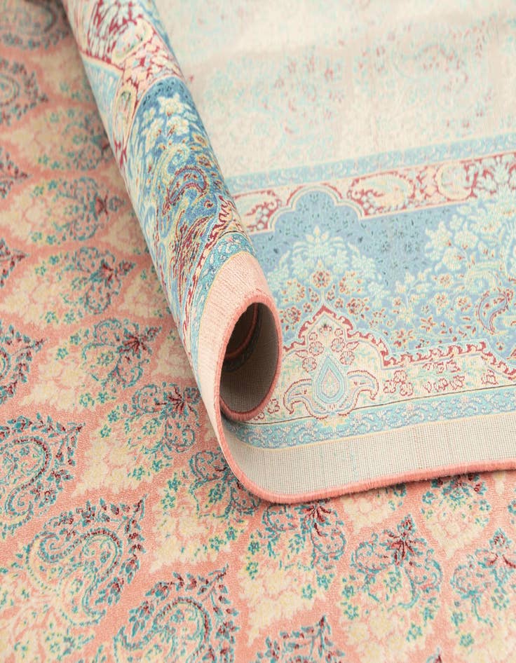 Detail image of 4' 5 x 6' 4 Ghom Design Rug