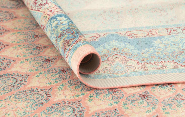 Detail image of 4' 5 x 6' 4 Ghom Design Rug