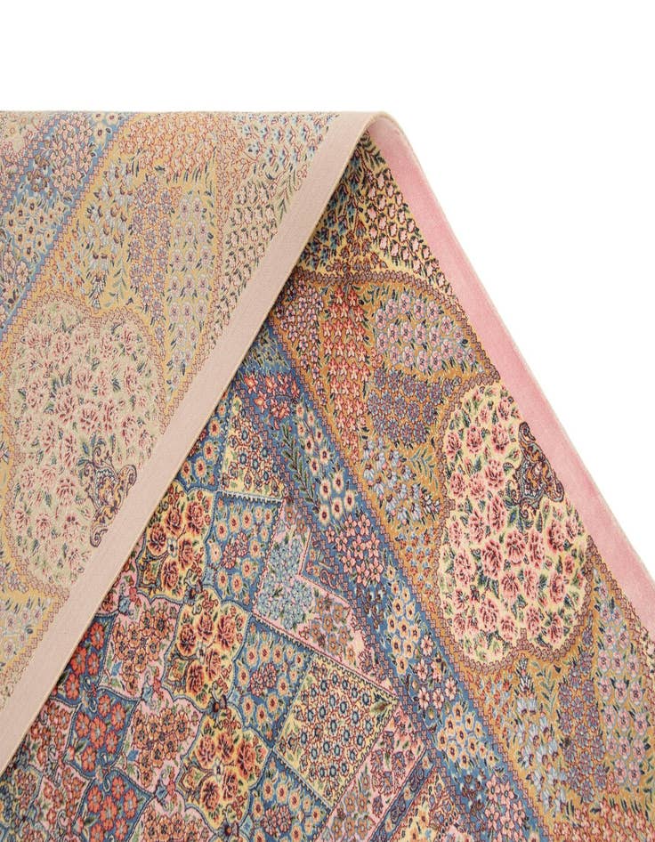 Detail image of 4' 9 x 7' 6 Ghom Design Rug