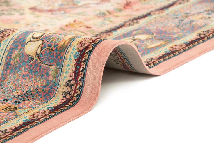 Detail image of 4' 4 x 6' 4 Ghom Design Rug