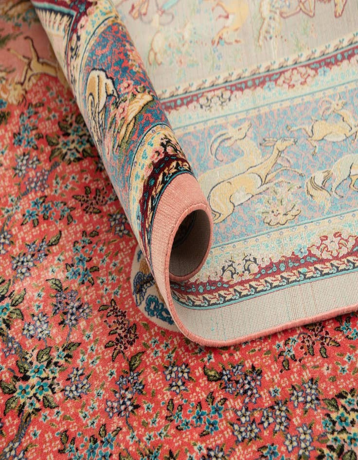 Detail image of 4' 4 x 6' 4 Ghom Design Rug