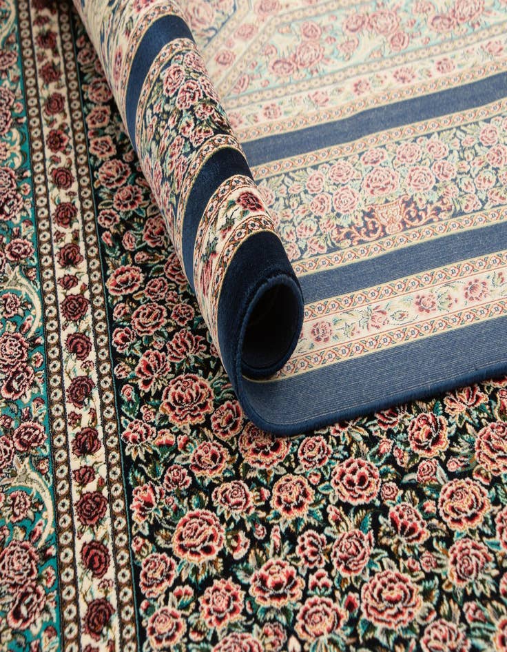 Detail image of 4' 10 x 7' 5 Ghom Design Rug