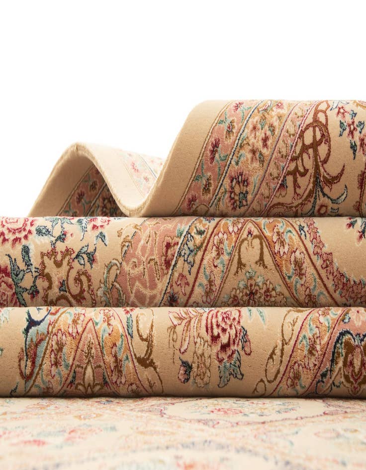 Detail image of 6' 5 x 9' 9 Ghom Design Rug