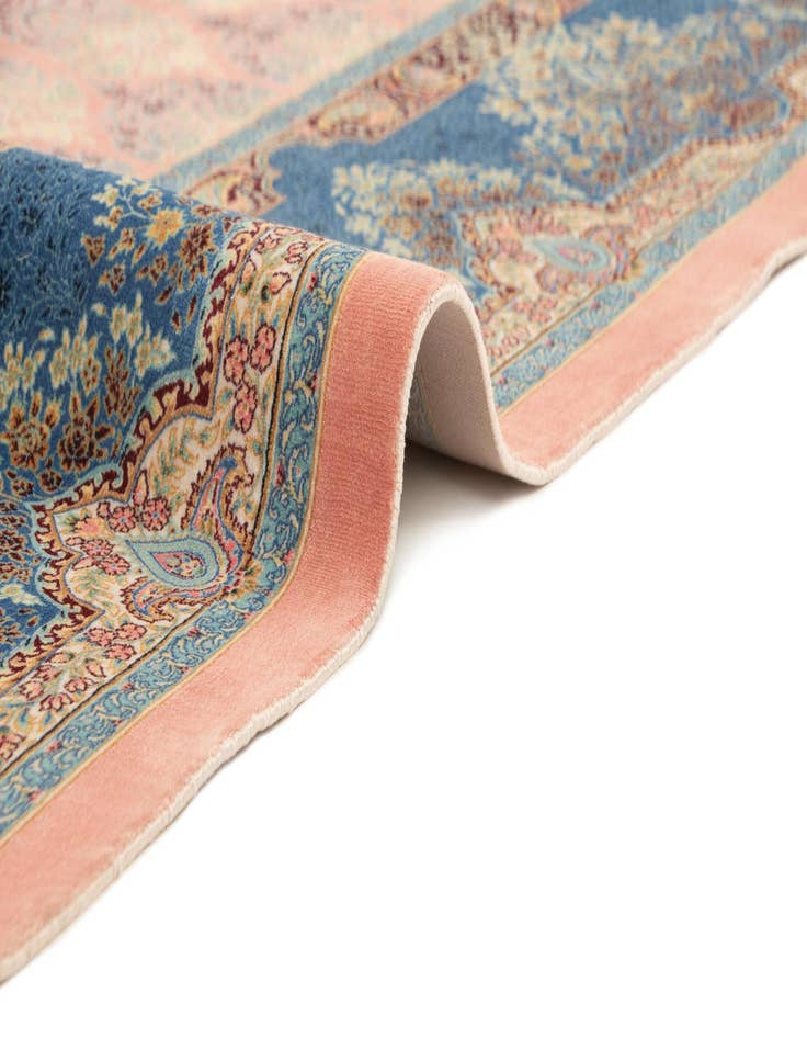 Detail image of 6' 6 x 9' 7 Ghom Design Rug