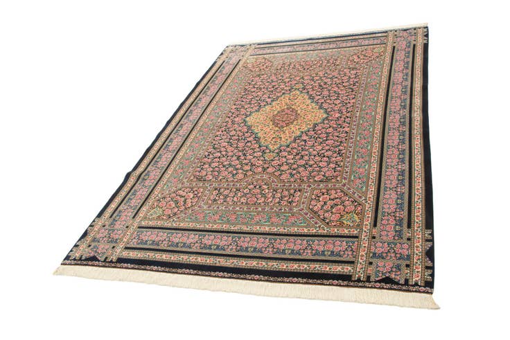 Detail image of 6' 6 x 9' 7 Ghom Design Rug