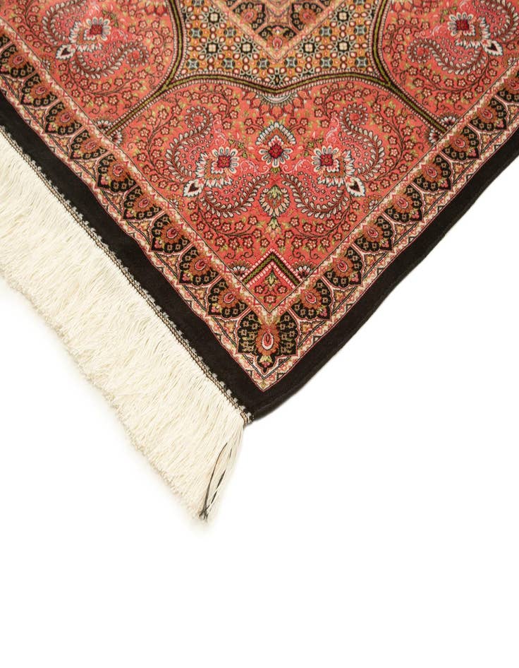 Detail image of 6' 5 x 9' 11 Ghom Design Rug