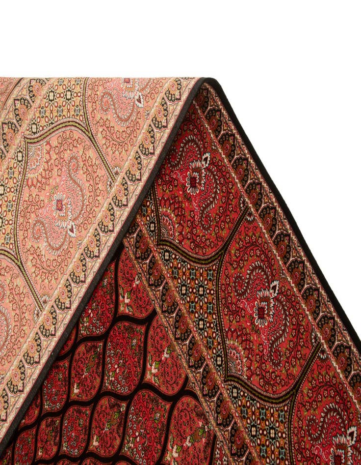 Detail image of 6' 5 x 9' 11 Ghom Design Rug