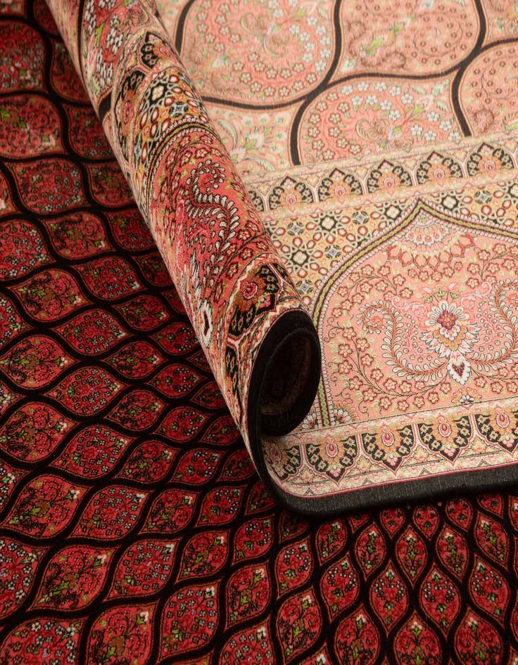 Detail image of 6' 5 x 9' 11 Ghom Design Rug