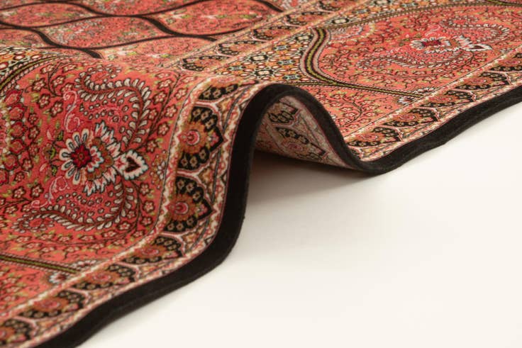 Detail image of 6' 5 x 9' 11 Ghom Design Rug