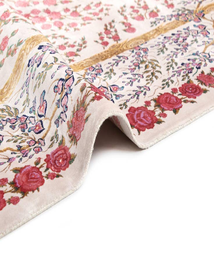 Detail image of 4' 5 x 6' 7 Ghom Design Rug