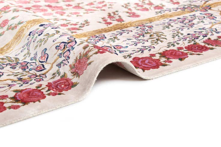 Detail image of 4' 5 x 6' 7 Ghom Design Rug
