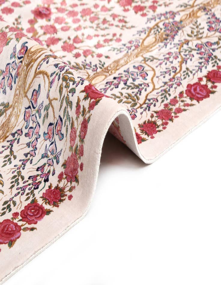 Detail image of 6' 7 x 9' 10 Ghom Design Rug