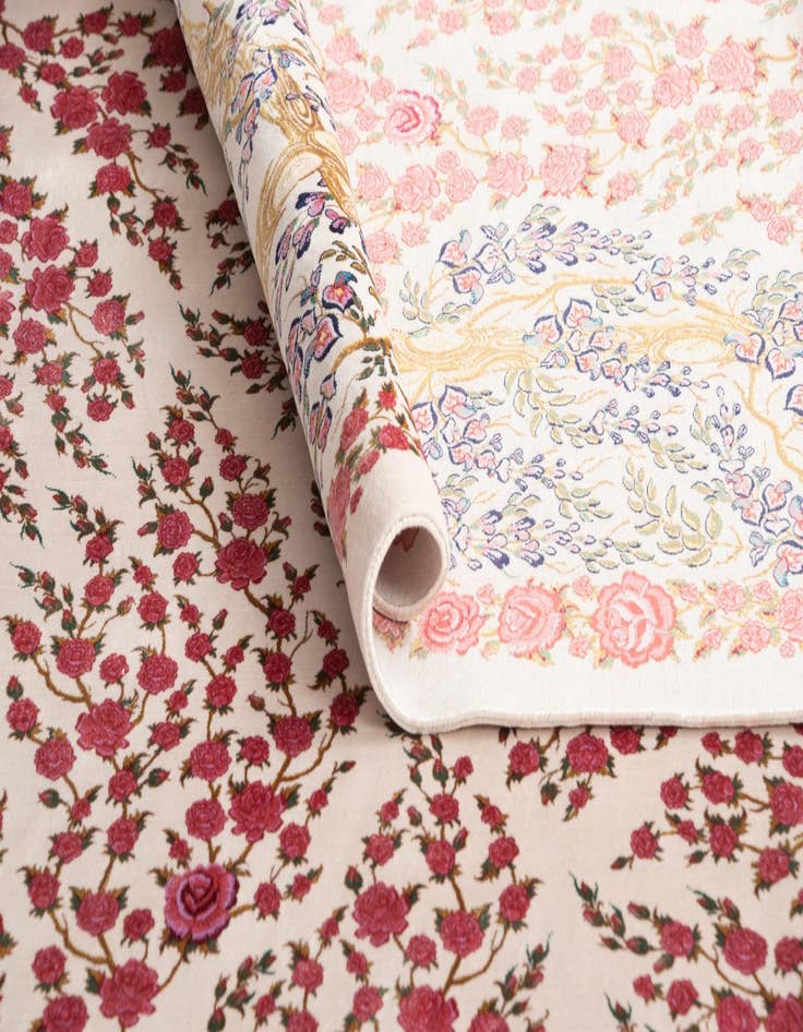 Detail image of 6' 7 x 9' 10 Ghom Design Rug