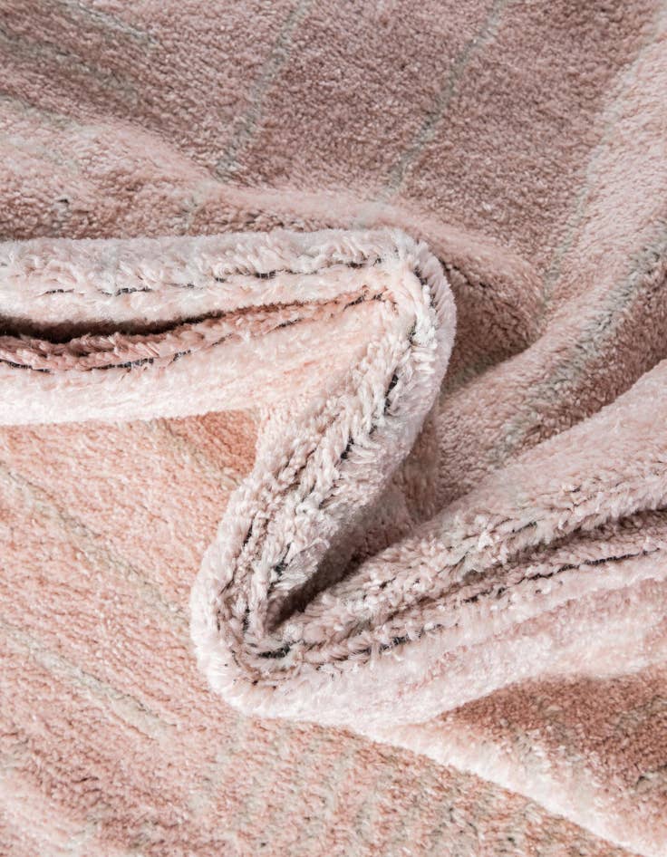 Detail image of 5' 3 x 8' Hanahan Rug
