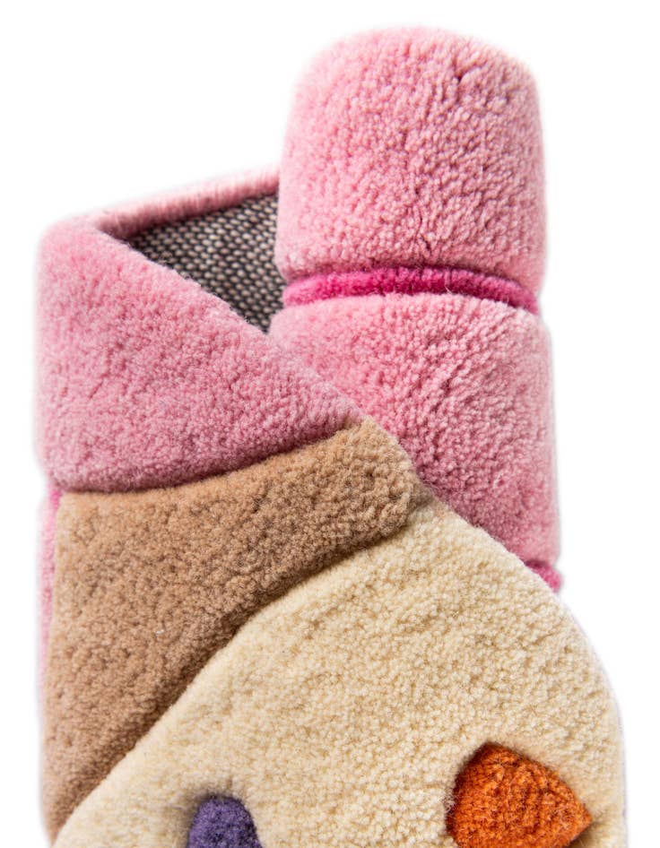 Detail image of 4' 8 x 5' 3 Happy Rugs Cupcake Wool