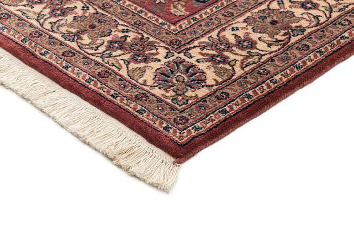 5' 7 x 8' 2 Hand Knotted Isfahan Wool Rug