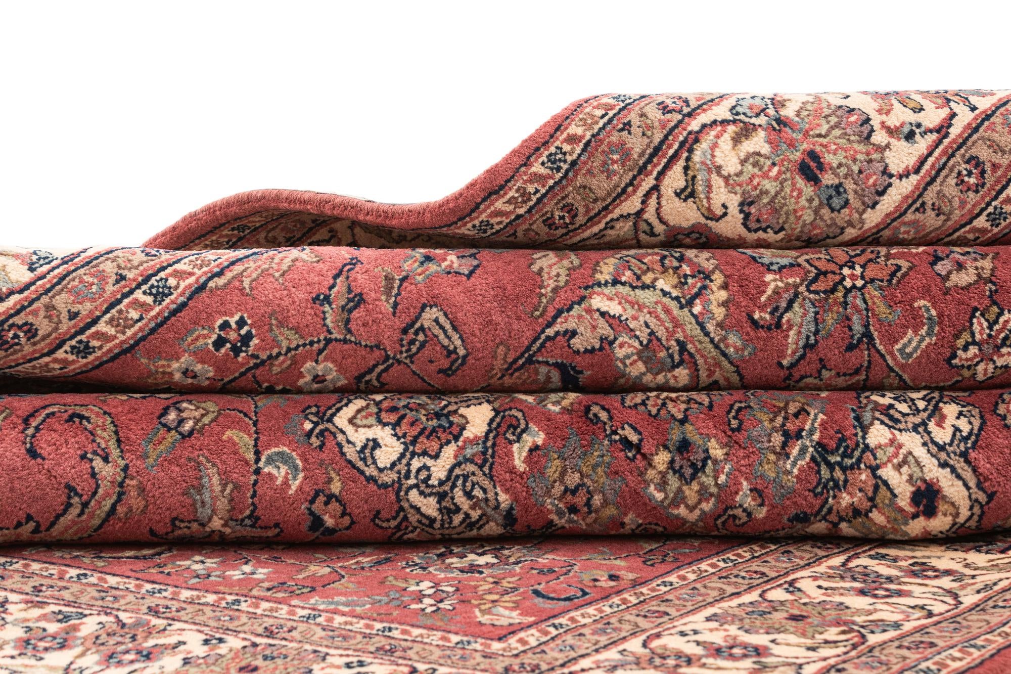 5' 7 x 8' 2 Hand Knotted Isfahan Wool Rug