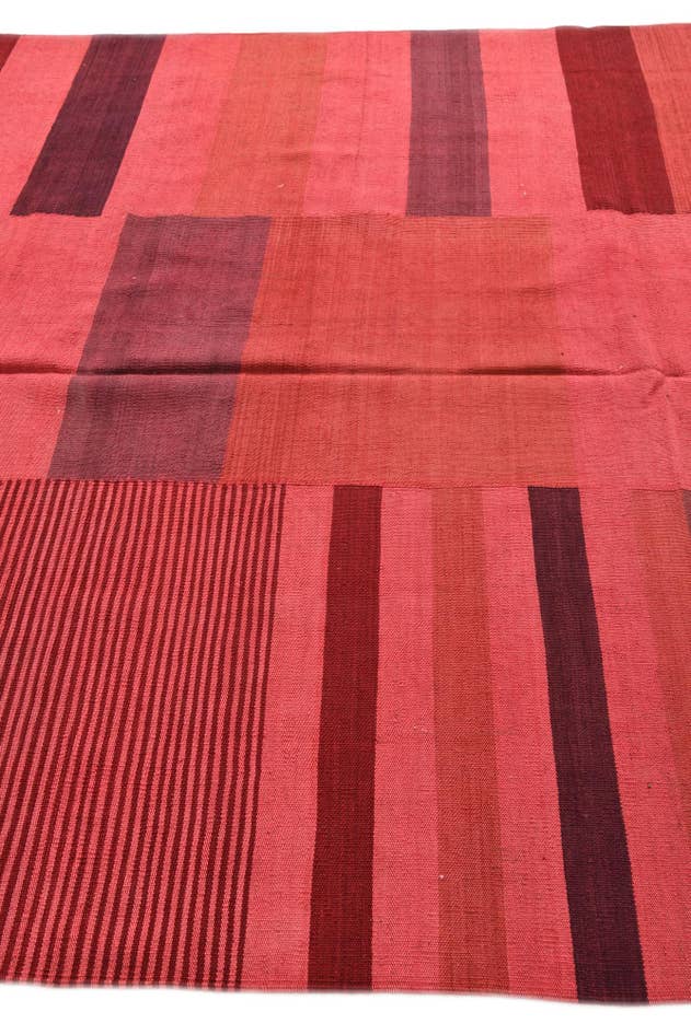 Detail image of 205cm x 280cm Hand Woven Kilim Modern Wool Rug