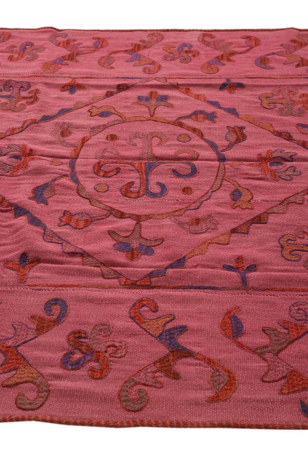 Detail image of 5' 6 x 7' 7 Hand Woven Kilim Suzani Wool Rug