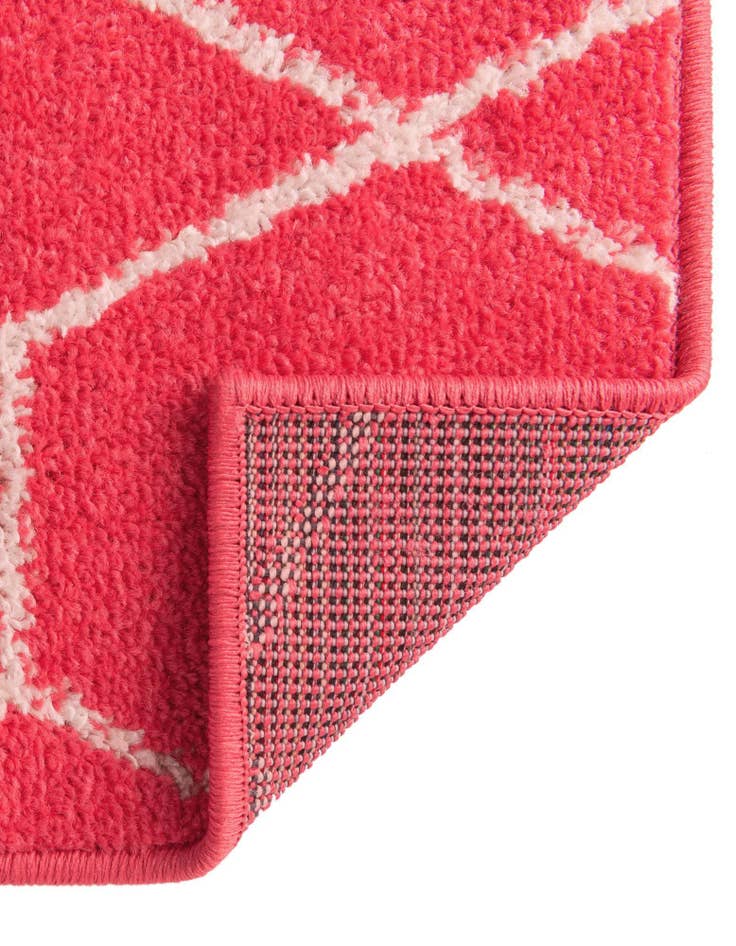 Detail image of 4' x 6' Lattice Frieze Rug