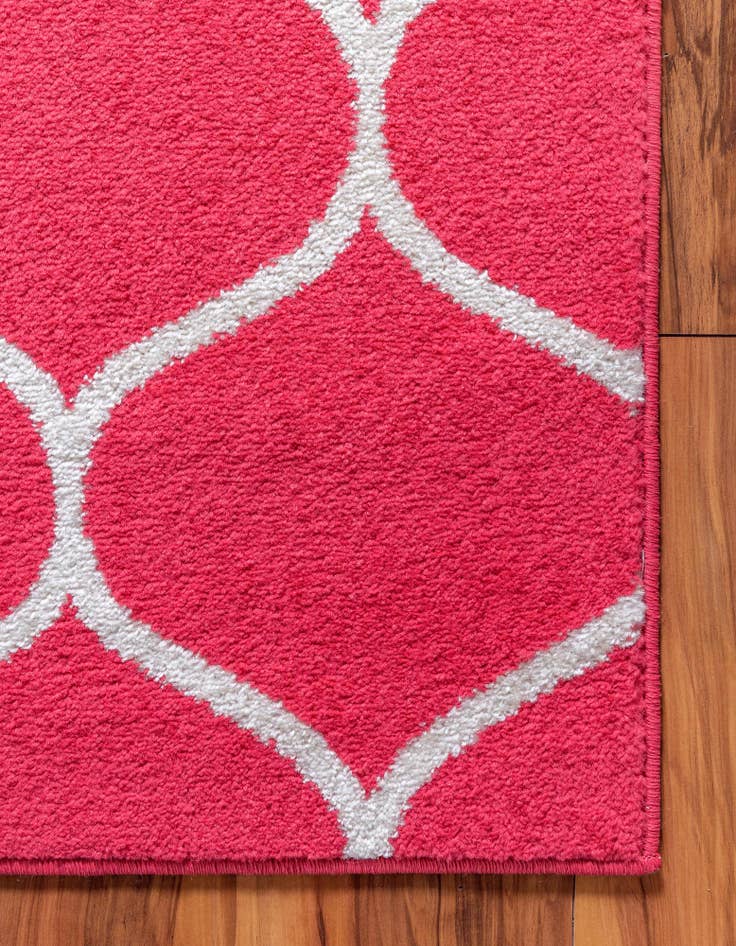 Detail image of 10' x 14' Lattice Frieze Rug