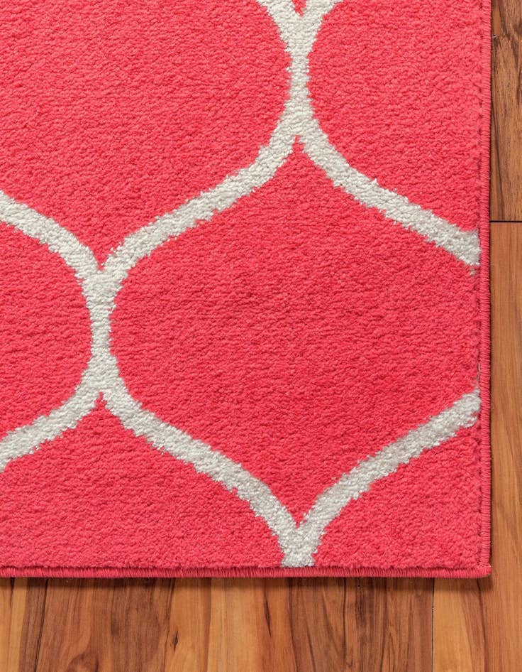 Detail image of 10' x 14' Lattice Frieze Rug