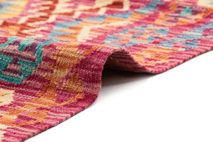 Detail image of 4' 11 x 6' 5 Hand Knotted Marok Kilim Rug