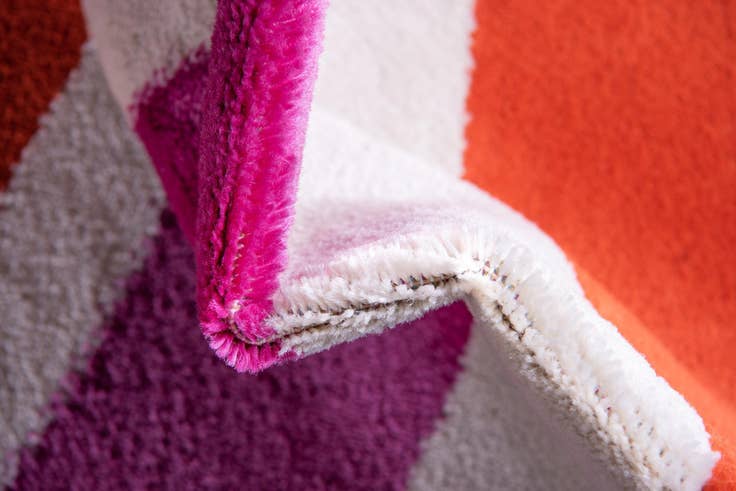 Detail image of 4' x 6' Open Hearts Rug