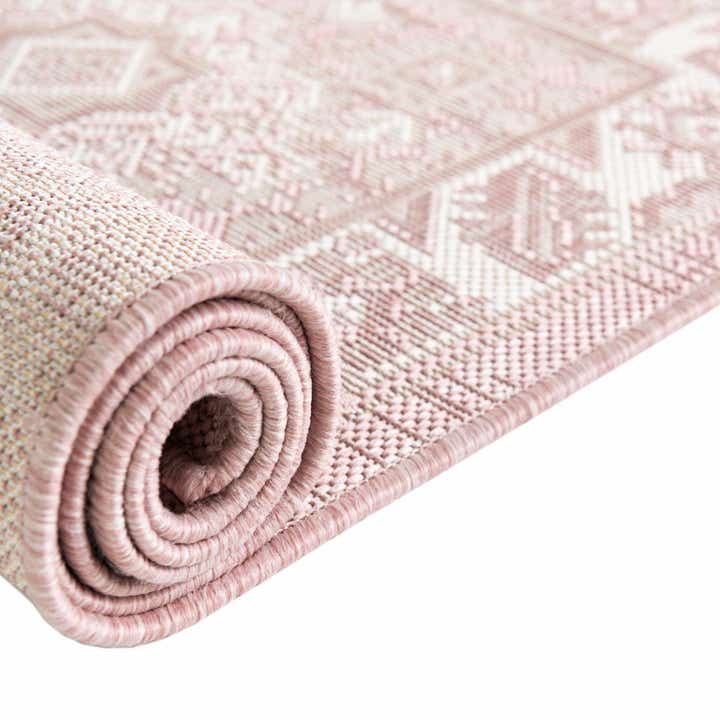 5' 3 x 8' Easy-Clean Aztec Indoor / Outdoor Rug
