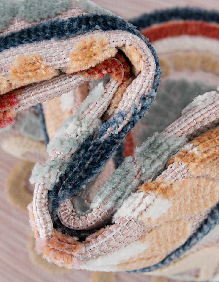 Detail image of 5' 2 x 8' Easy-Clean Botanical Indoor / Outdoor Rug