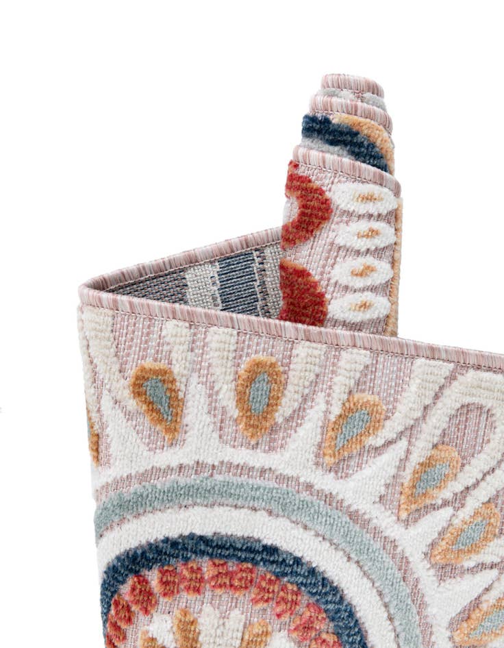 Detail image of 5' 2 x 8' Easy-Clean Botanical Indoor / Outdoor Rug