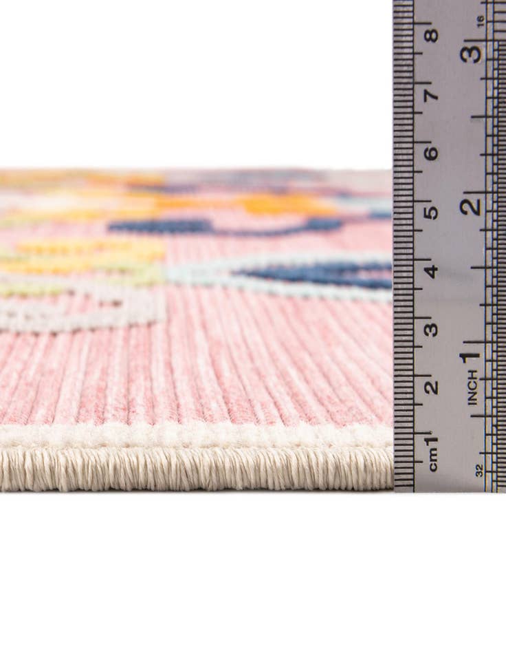 Detail image of 5' x 7' 7  Washable  Indoor / Outdoor Rug