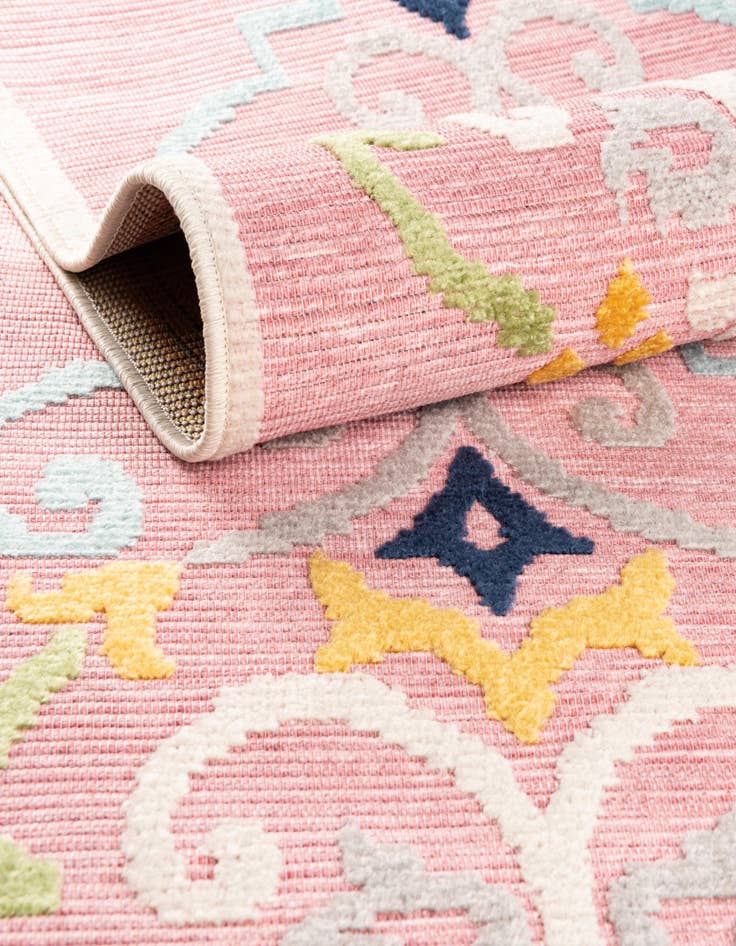 Detail image of 5' x 7' 7  Washable  Indoor / Outdoor Rug