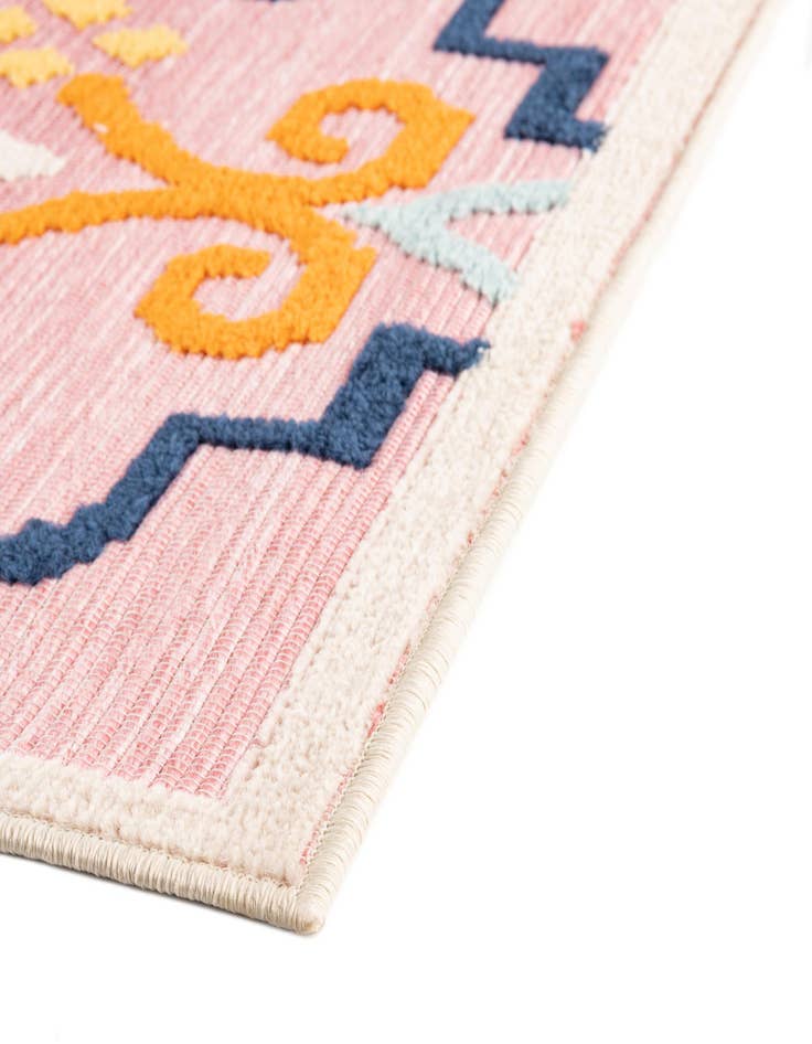 Detail image of 5' x 7' 7  Washable  Indoor / Outdoor Rug