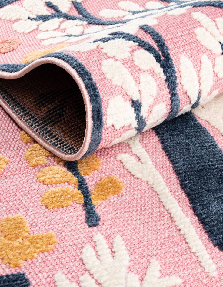 Detail image of 5' x 7' 7  Washable  Indoor / Outdoor Rug