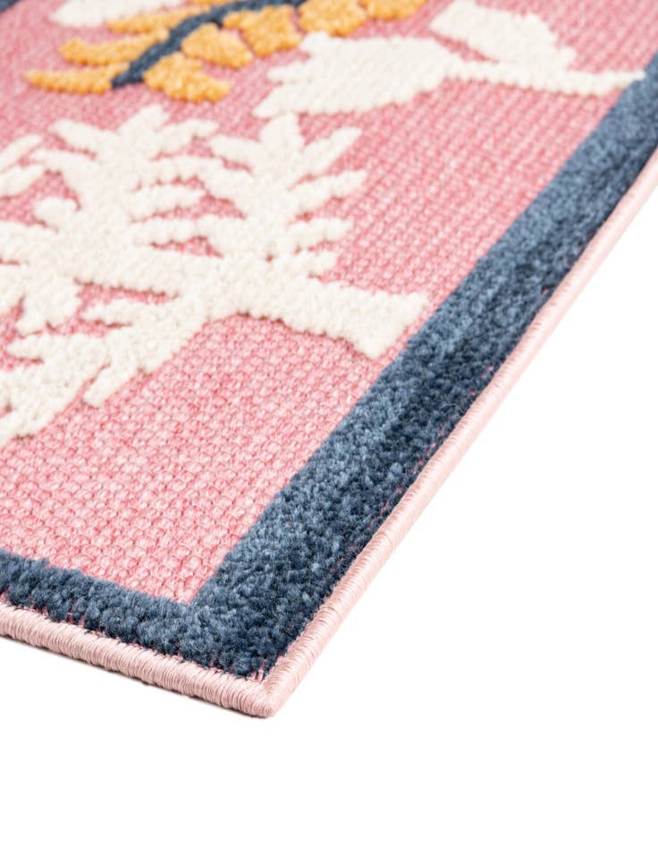 Detail image of 5' x 7' 7  Washable  Indoor / Outdoor Rug