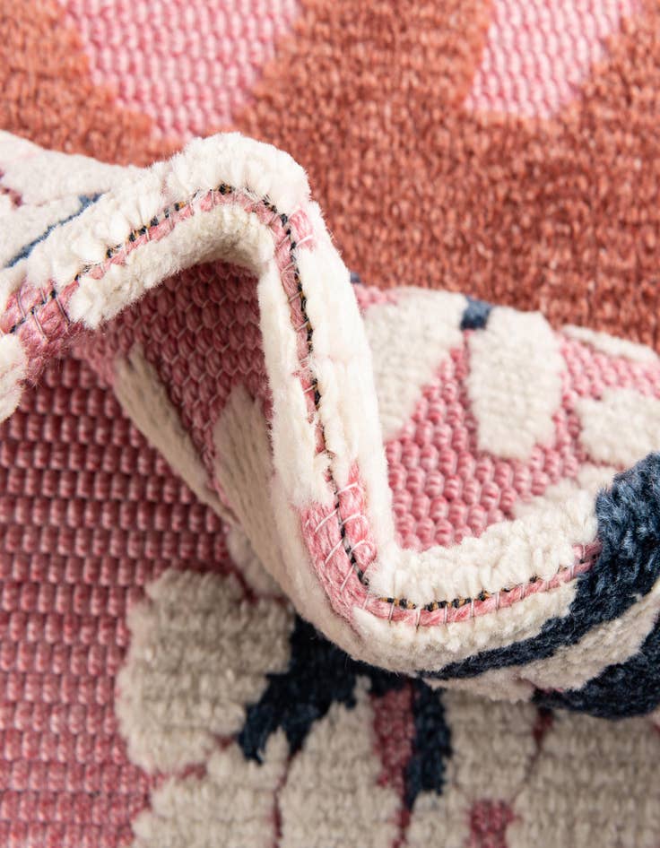 Detail image of 5' x 7' 7  Washable  Indoor / Outdoor Rug