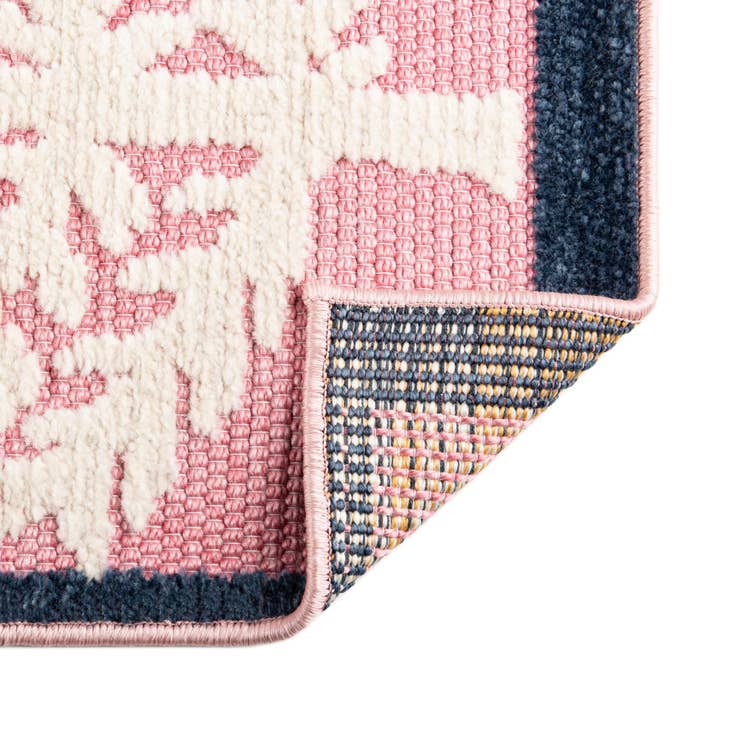 Detail image of 5' x 7' 7 Easy-Clean Indoor / Outdoor Rug