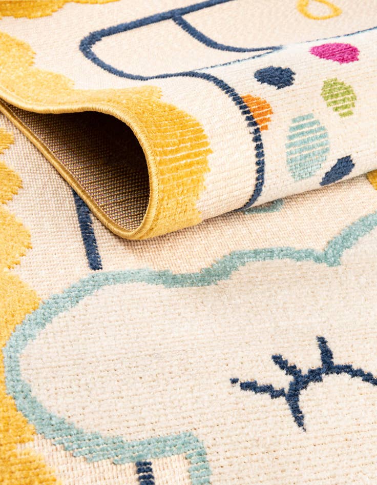 Detail image of 5' 3 x 7' 7 Easy-Clean Indoor / Outdoor Rug