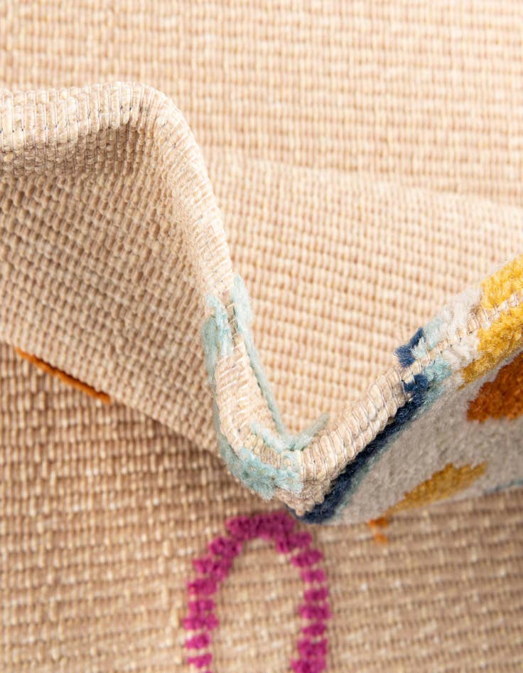 Detail image of 5' 3 x 7' 7 Easy-Clean Indoor / Outdoor Rug