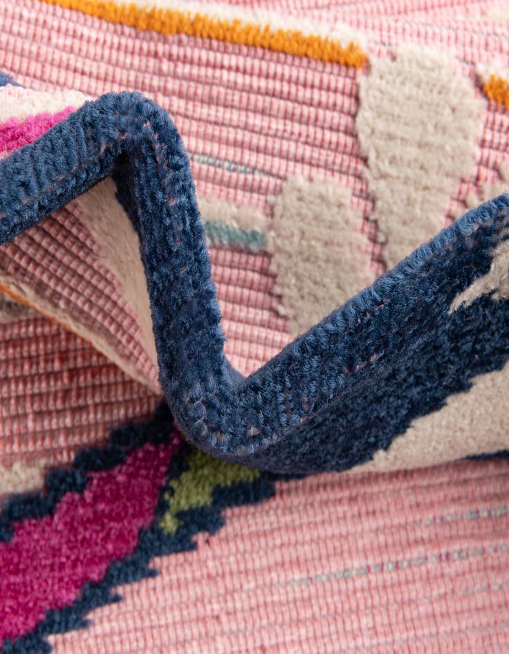 Detail image of 5' 3 x 7' 7 Easy-Clean Indoor / Outdoor Rug