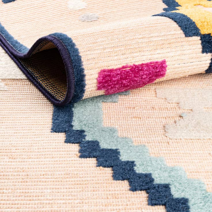 Detail image of 5' x 7' 7 Easy-Clean Indoor / Outdoor Rug