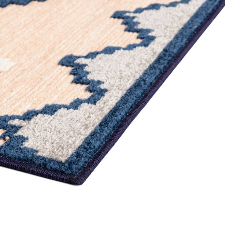 Detail image of 5' x 7' 7 Easy-Clean Indoor / Outdoor Rug