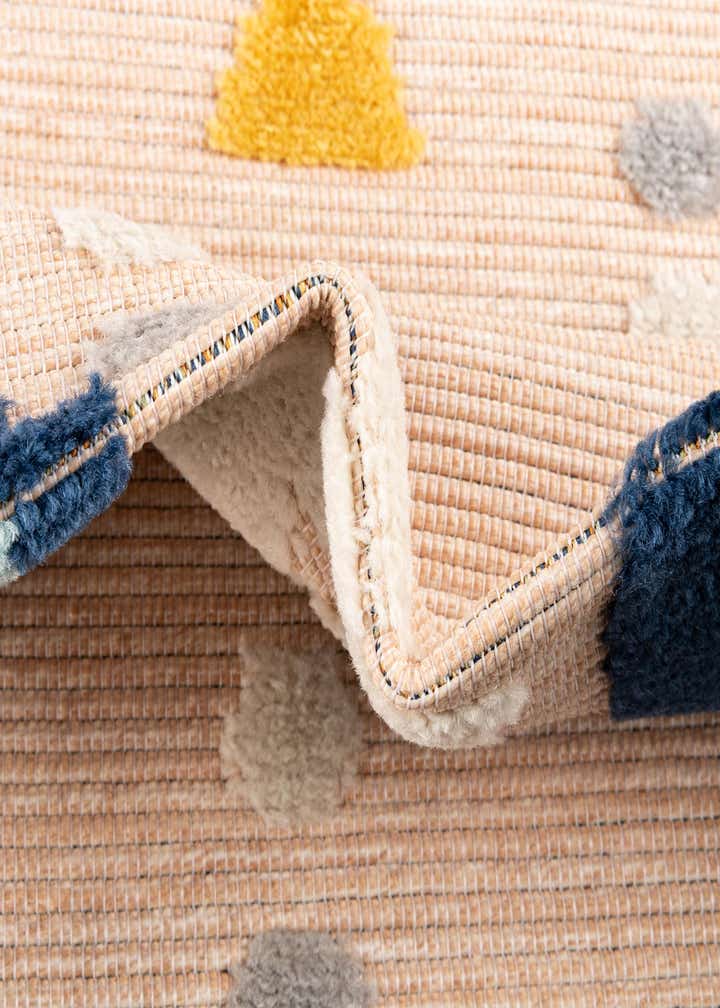 5' x 7' 7 Easy-Clean Indoor / Outdoor Rug