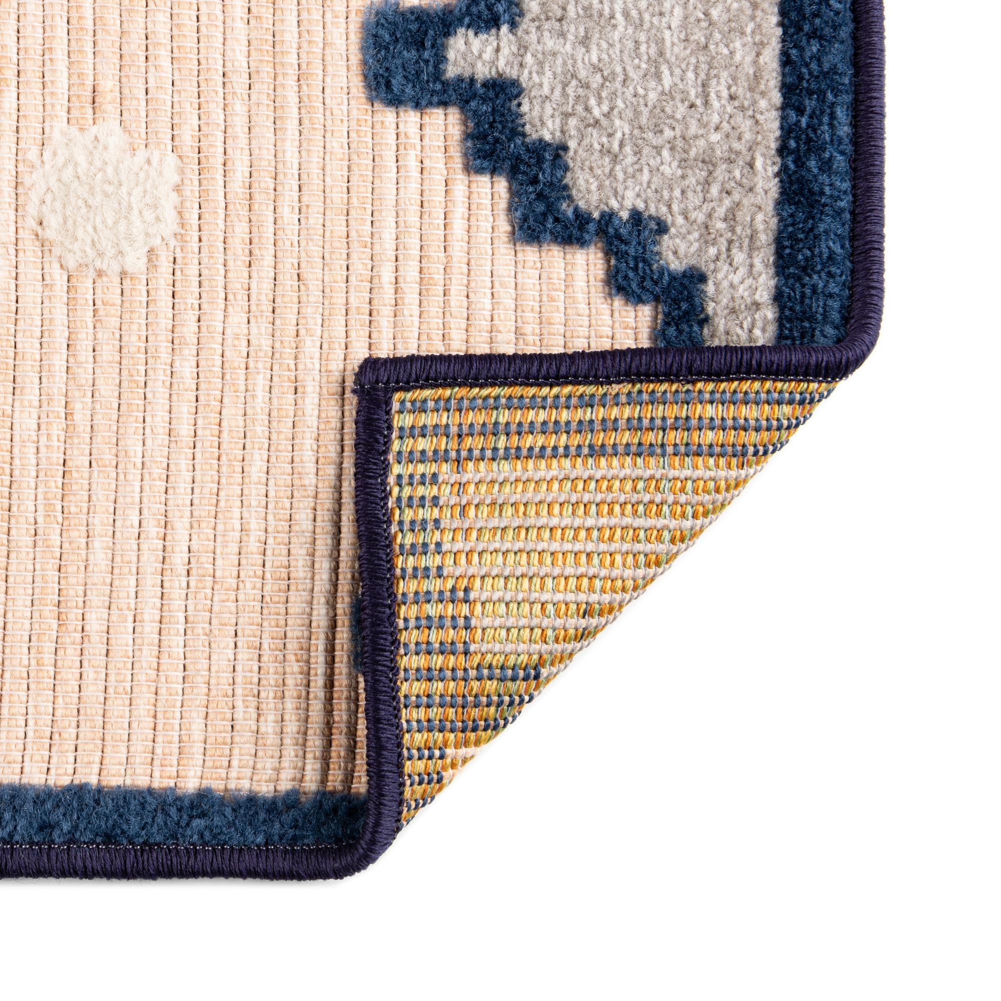 5' x 7' 7 Easy-Clean Indoor / Outdoor Rug