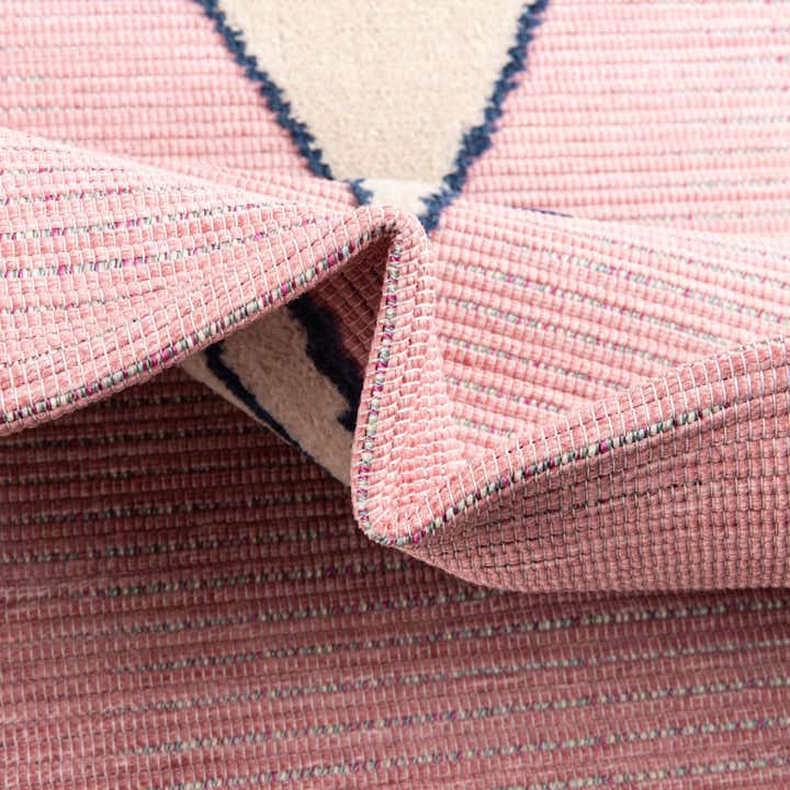 5' 3 x 7' 7 Easy-Clean Indoor / Outdoor Rug