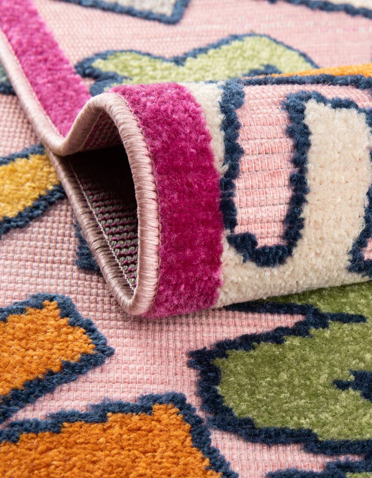 Detail image of 5' 3 x 7' 7  Washable  Indoor / Outdoor Rug